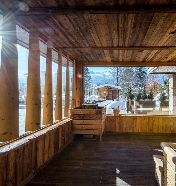 Sonnenalp Resort Ofterschwang Blick aus der Sauna in die winterliche Landschaft von Ofterschwang.