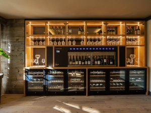 Blick auf den neuen Wein Dispenser im Hotel Sommer in Füssen