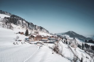 Bergkristall Mein Resort im Allgaeu Außenansicht Winter
