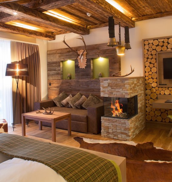 Einblick in eines der modernen und gemütlichen Zimmer im Hotel Das Rübezahl in Schwangau