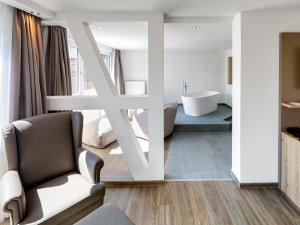 Einblick in eines der modernen Zimmer im Kühberg - Das Hotel über Oberstdorf