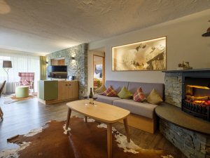 Einblick in eines der Zimmer im Allgäuhotel Tanneck in Fischen im Allgäu