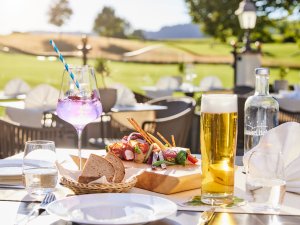 Ansprechend angerichtete Speisen im Hanusel Hof in Weitnah / Hellengerst