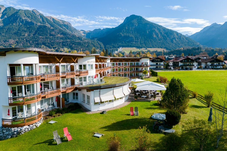 Hotel Alpenhof Außenansicht Sommer