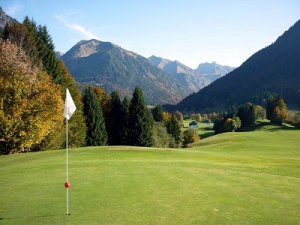 Einblick in den Golfplatz vom Golfclub Oberstdorf