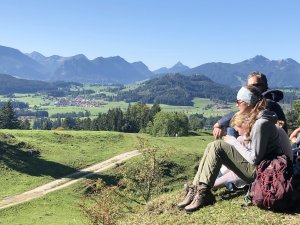 Gäste vom Biohotel Eggensberger in Füssen / Hopfen am See unternehmen eine Wanderung