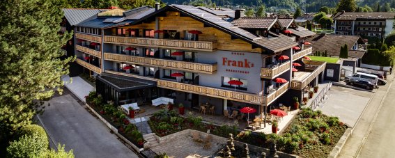 Hotel Franks Außenansicht Sommer