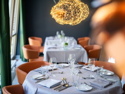 Einblick in eines der Restaurant im Freiberg Romantik Hotel in Oberstdorf