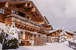 Alpin Chalets Außenansicht Winter
