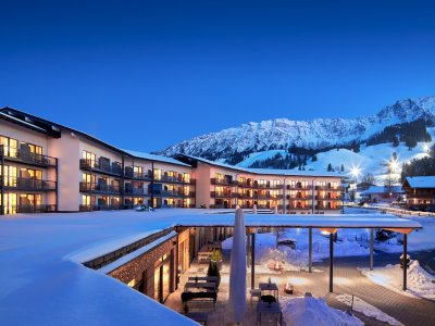 Panoramahotel Oberjoch Außenansicht Winter