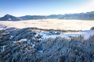Allgäuer Berghof Außenansicht Winter