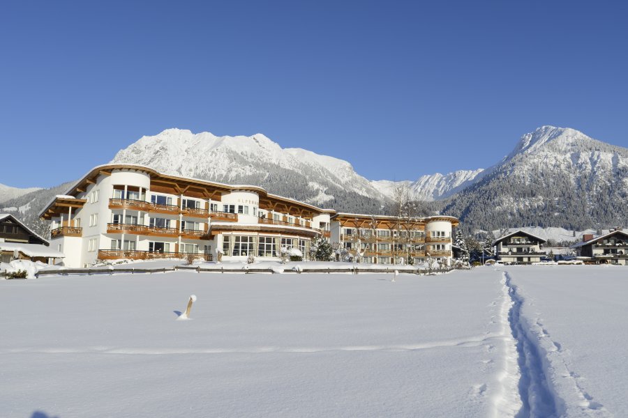 Hotel Alpenhof Außenansicht Winter
