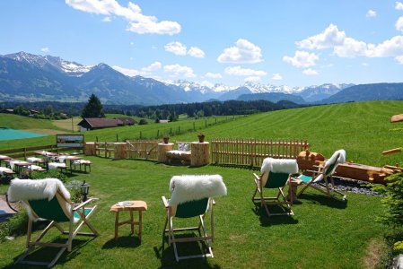Landhotel Alphorn Aussicht Sommer