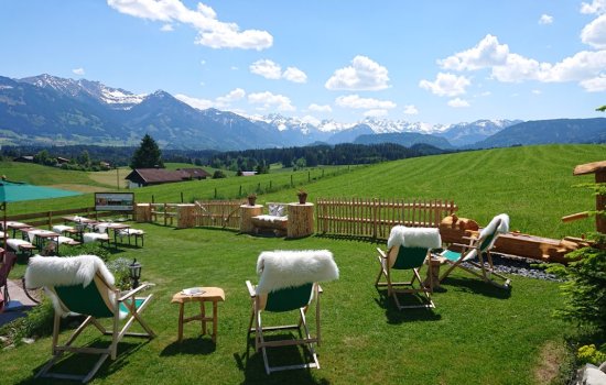 Landhotel Alphorn Aussicht Sommer