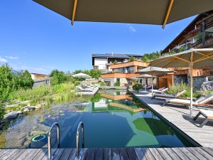 Außenansicht vom Biohotel Eggensberger in Füssen / Hopfen am See im Sommer