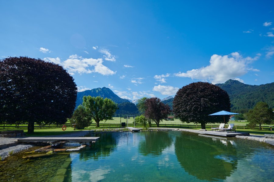 SCHUELES Gesundheitsresort und SPA Außenansicht Sommer Garten