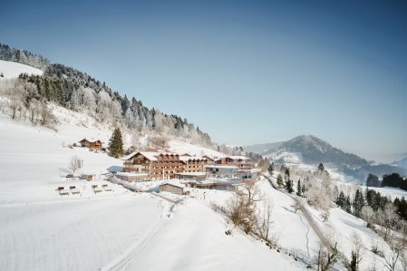 Bergkristall Mein Resort im Allgaeu Außenansicht Winter