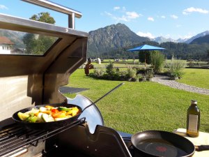 Grill im Garten des SCHÜLE's Gesundheitsresort & Spa in Oberstdorf