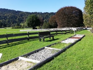 Barfußpfad im Garten des SCHÜLE's Gesundheitsresort & Spa in Oberstdorf