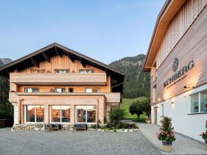 Ansicht des Hotel Kühberg - Das Hotel über Oberstdorf von außen im Sommer.