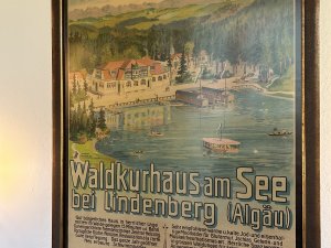 Bild von einem Plakat das im Hotel Waldsee in Lindenberg hängt und sich um die Geschichte des Hauses dreht