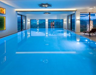Indoorpool im Allgäuhotel Tanneck in Fischen.