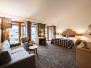 Es ist ein Doppelzimmer des Hotels Exquisit in Oberstdorf zu sehen.