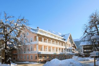 Außenansicht vom Hotel Mohren in Oberstdorf im Winter