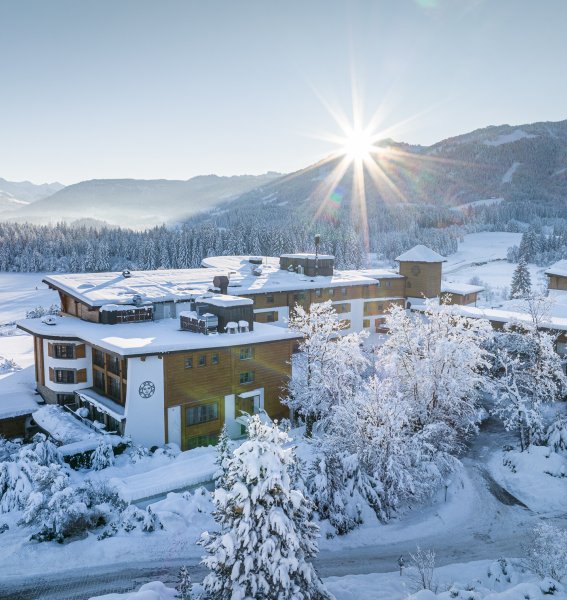 Sonnenalp Resort Außenansicht Winter Außenansicht vom Sonnenalp Resort in Ofterschwang im Winter