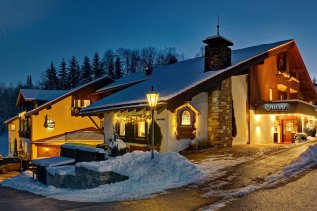 DIANA Naturpark Hotel Außenansicht Winter