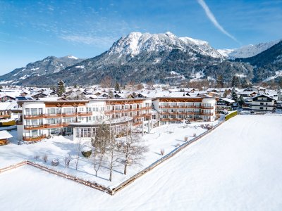 Außenansicht vom Best Western Plus Hotel Alpenhof in Oberstdorf im Winter