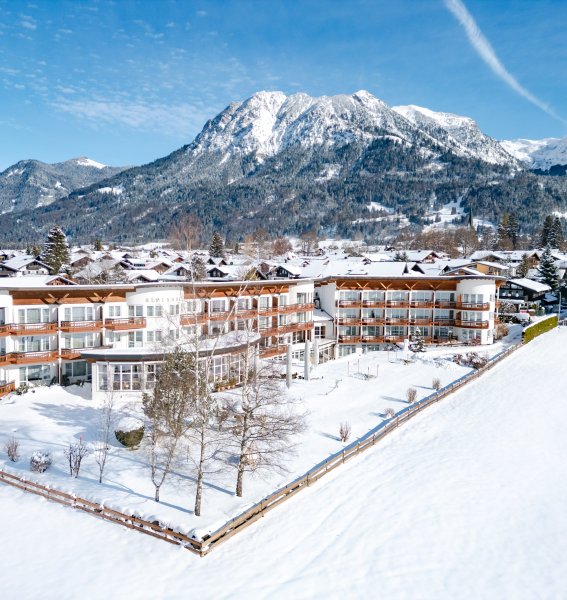 Außenansicht vom Best Western Plus Hotel Alpenhof in Oberstdorf im Winter