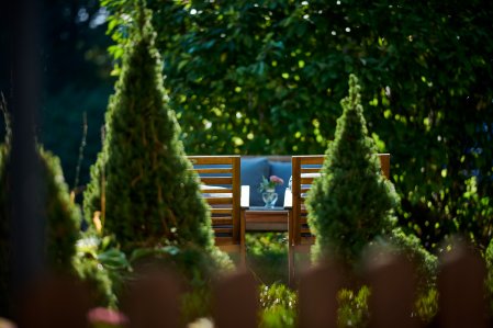 Einblick in den Garten im Hotel Bannwaldsee in Halblech