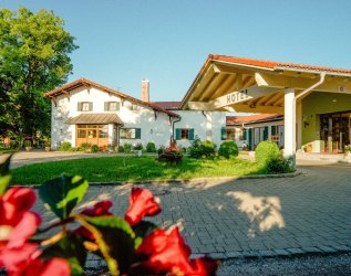 Außenansicht des Landhotel Gockelwirt in Eisenberg