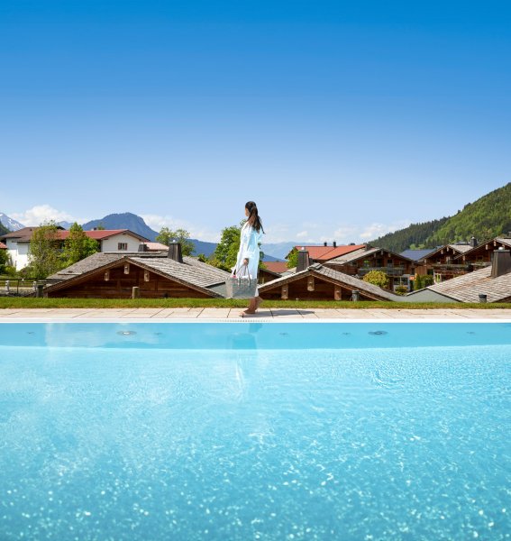 Außenpool im Panoramahotel Oberjoch.