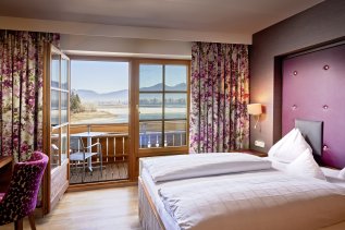 Einblick in ein Zimmer im Hotel Sommer in Füssen.