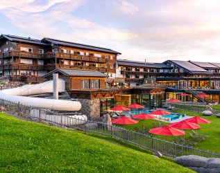 Hausansicht des Familotels Allgäuer Berghof in Gunzesried.