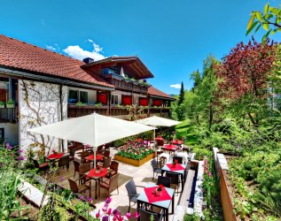 Blick auf die Terrasse des DIANA Naturpark Hotels in Oberstaufen