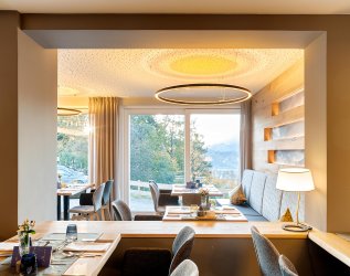 Einblick in das Restaurant des Hotels Kühberg in Oberstdorf.