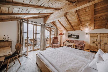 Einblick in ein Zimmer in der Alpe Dornach in Oberstdorf.