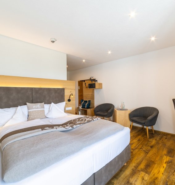Einblick in ein Zimmer in Sontheim's Naturhotel & Spa in Maierhöfen.