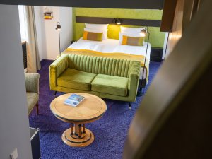 Einblick in ein Zimmer im Freiberg Romantik Hotel in Oberstdorf.