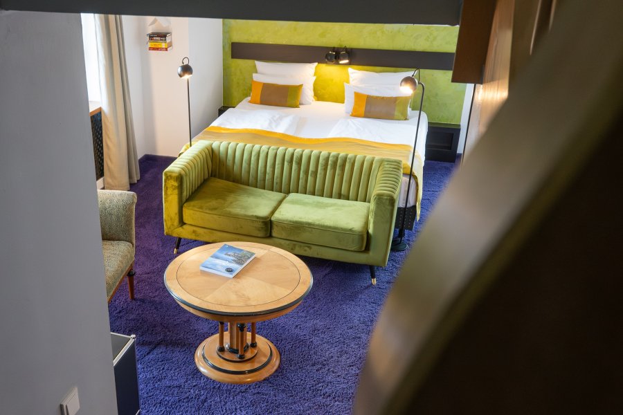 Einblick in ein Zimmer im Freiberg Romantik Hotel in Oberstdorf.