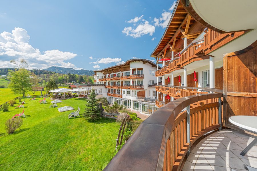 Die Außenansicht vom Best Western Plus Hotel Alpenhof in Oberstdorf.