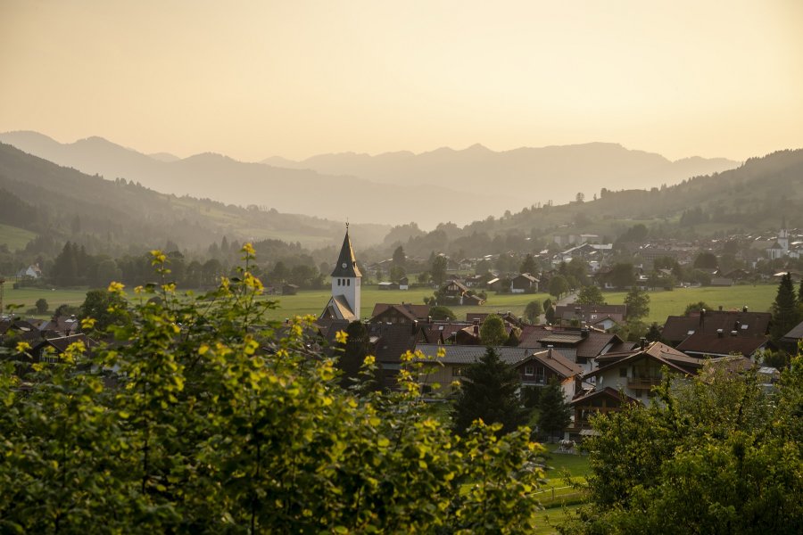 Blick ins Dorf vom Hotel Prinz-Luitpold-Bad in Bad Hindelang.