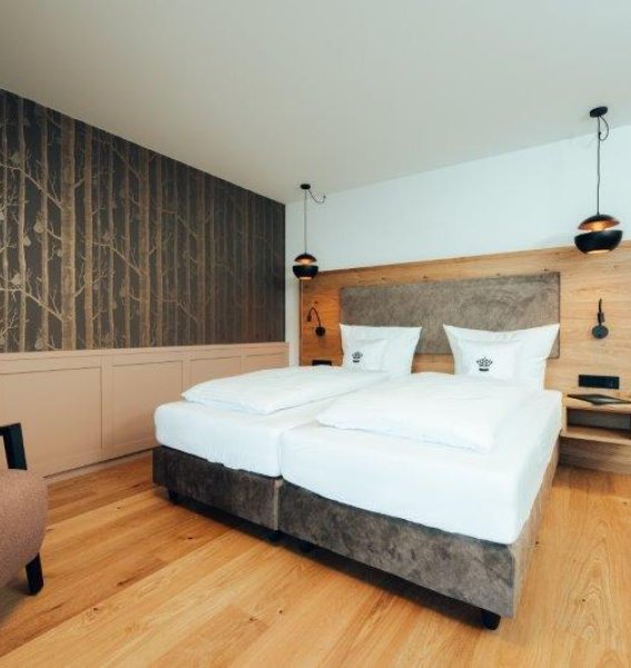 Einblick in ein Zimmer im Hotel Tradizio im Kleinwalsertal.