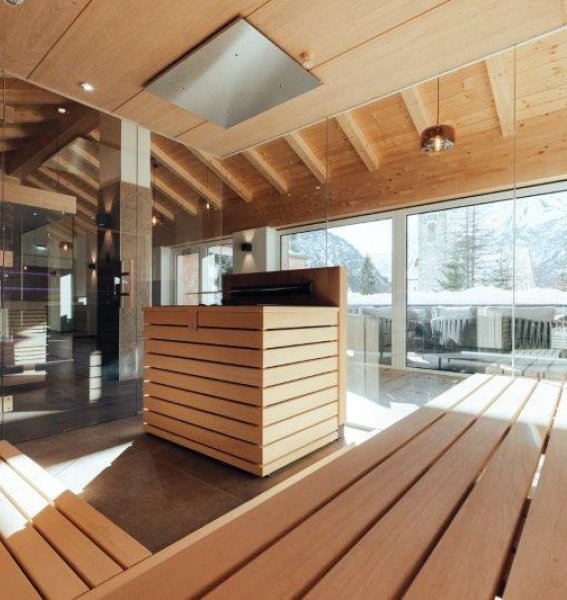 Einblick in die Sauna im Hotel Tradizio im Kleinwalsertal im Winter.