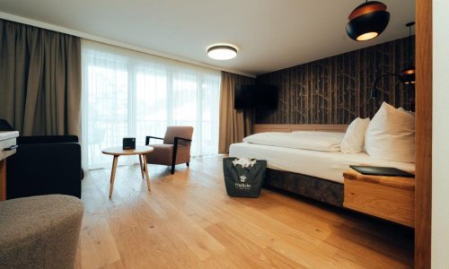 Einblick in ein Zimmer im Hotel Tradizio im Kleinwalsertal.