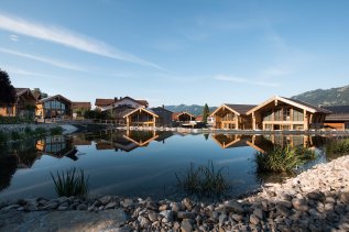 Die neuen Spa Chalets mit Außenpool in den Alpzitt Chalets in Burgberg im Allgäu.