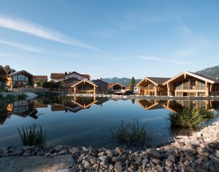 Die neuen Spa Chalets mit Außenpool in den Alpzitt Chalets in Burgberg im Allgäu.